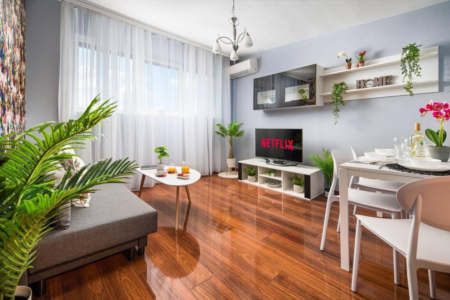 New, Vibrant & Central Sofia Extérieur photo